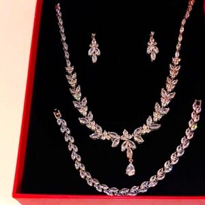 Necklace White silver necklace set with rhinestone